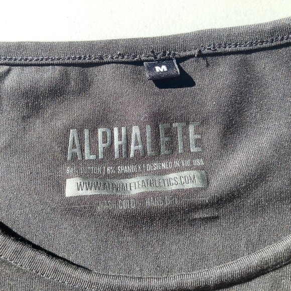 Alphalete Essential Scoop Short Sleeve in Black - Picture 3 of 3